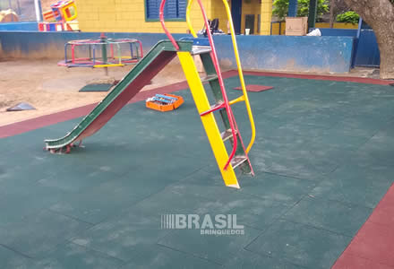 Piso de borracha para escolas e condomínios